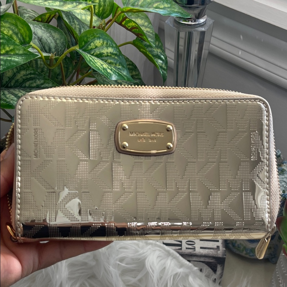 Michael Kors Metallic Gold Wallet - Picture 9 of 9